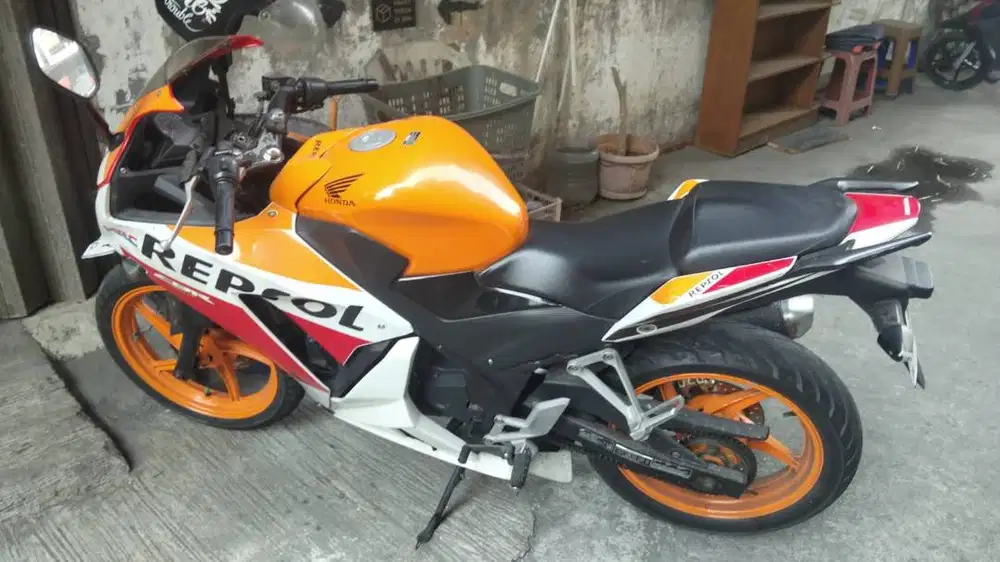 Jual Honda CBR 2015. Tangan ke-2. Tidak ada faktur pembelian
