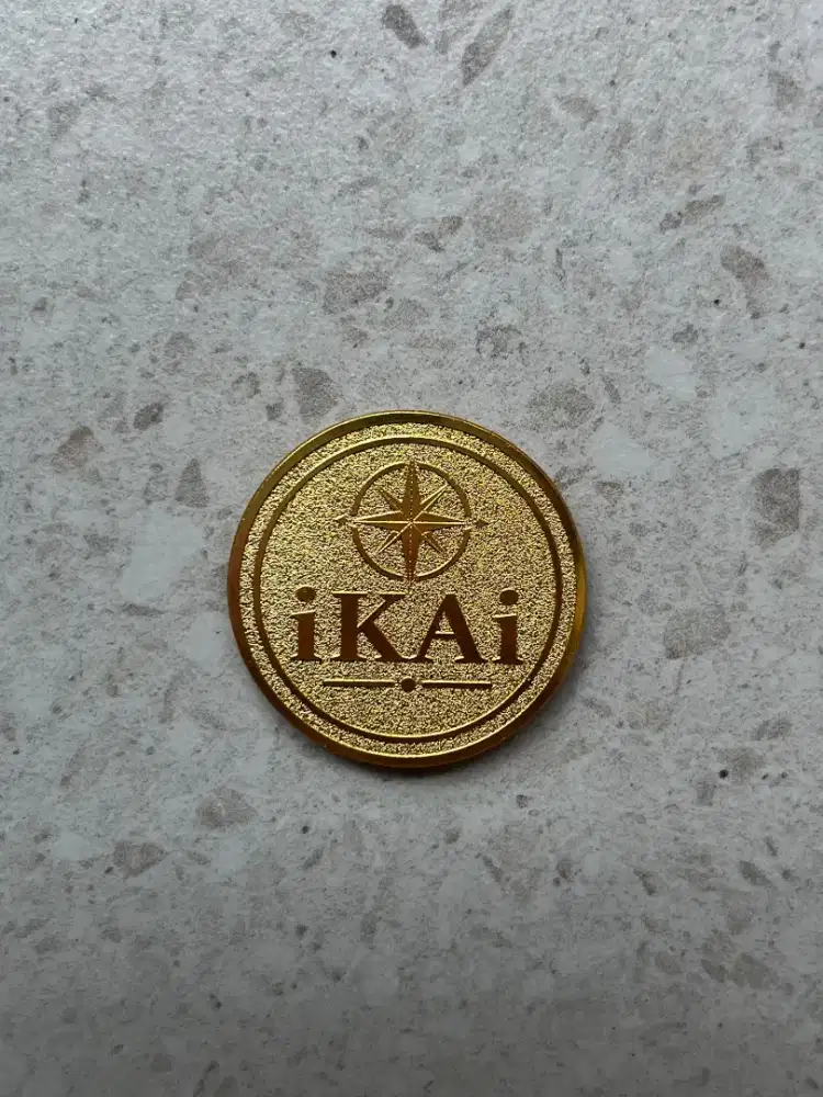 pin costum kuningan