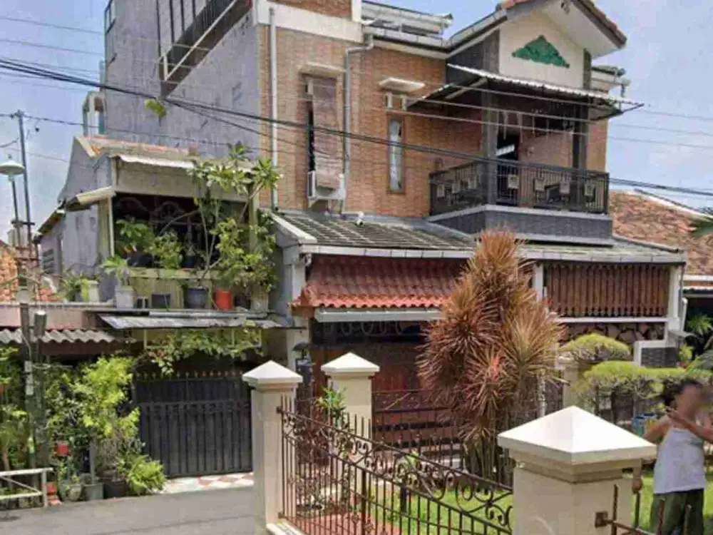 Rumah 3 Lt Tengah Kota di Jl Singosari, Pleburan Semarang Selatan