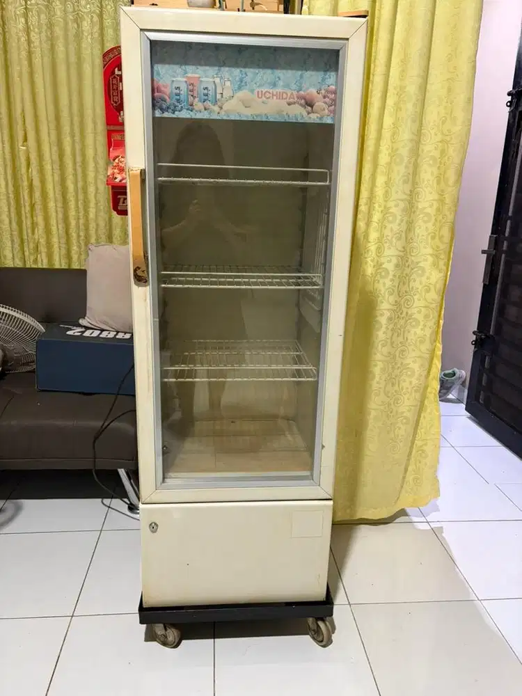 Showcase pendingin Minuman