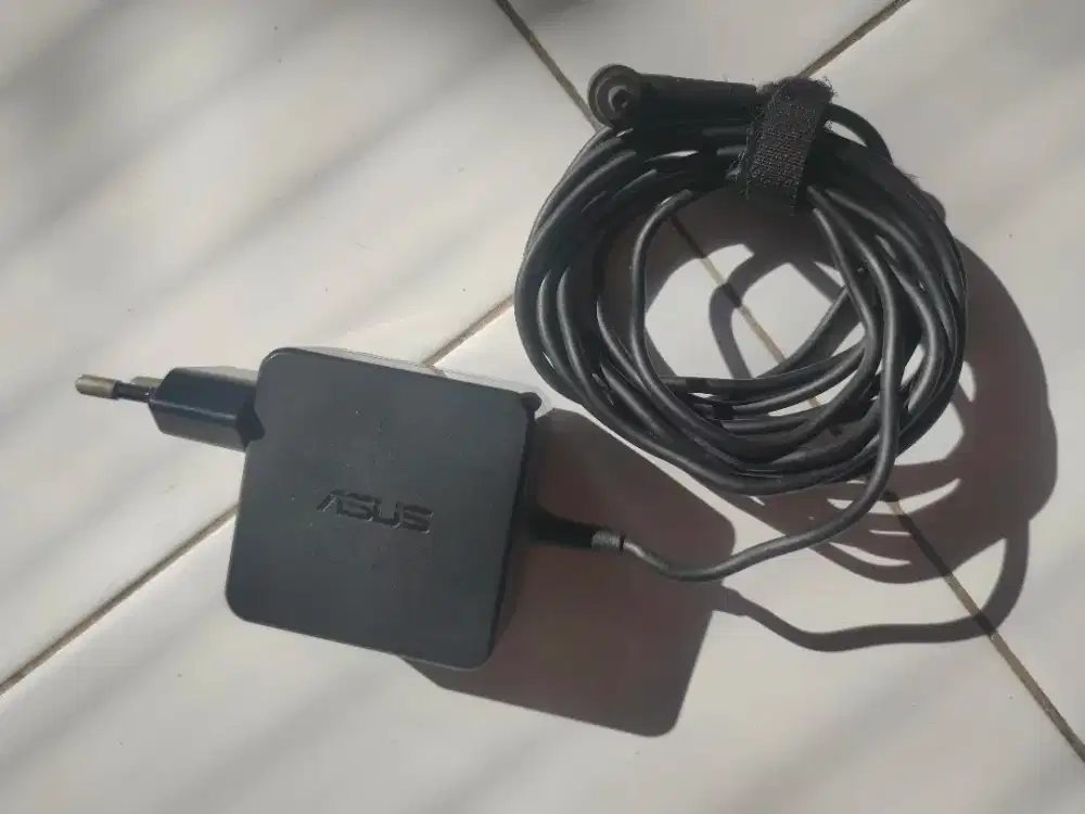 Charger laptop Ori bawaan laptop adaptor