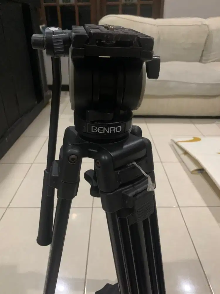 Tripod video bekas merk benro