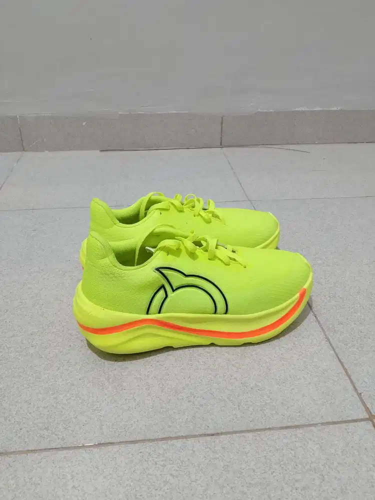 Sepatu merek ortus hyperglide ukuran 43
