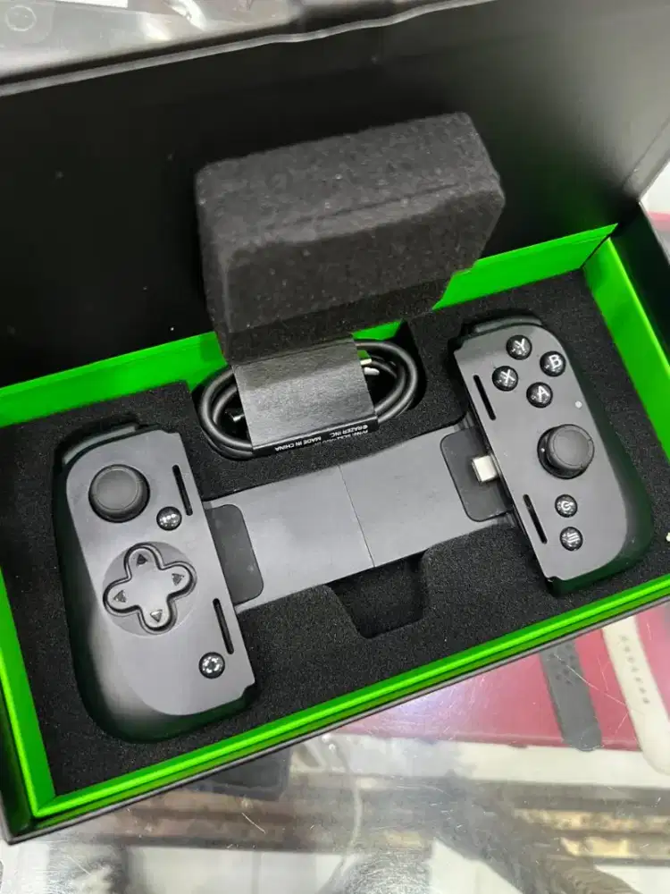 Razer kishi V2 gaming Console
(New) open box