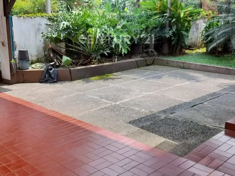 Dijual Cepat, Rumah Luas dan Asri, Lokasi di Bintaro sektor 1