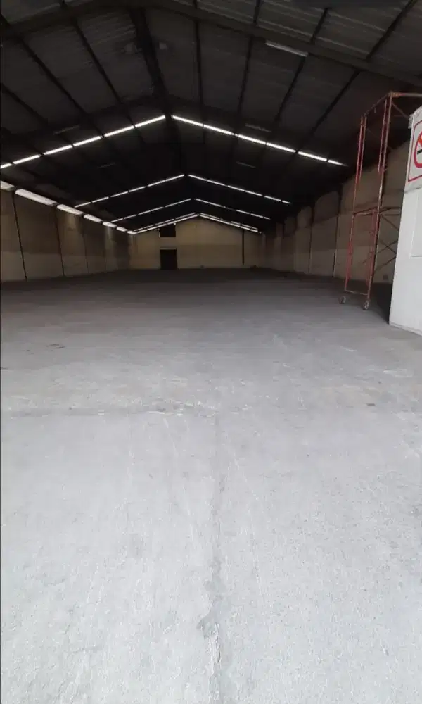 Sewa Gudang Bagus + Kantor akses kont 40 ft 8 menit ke Tol Bektim