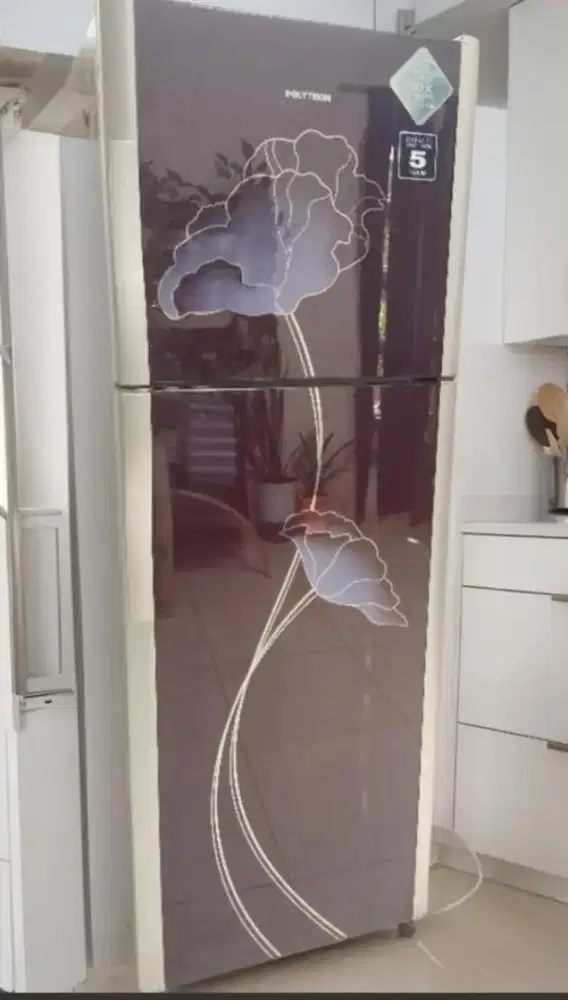 Kulkas 2 pintu bahan kaca
