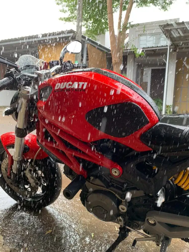 Ducati Monster 696