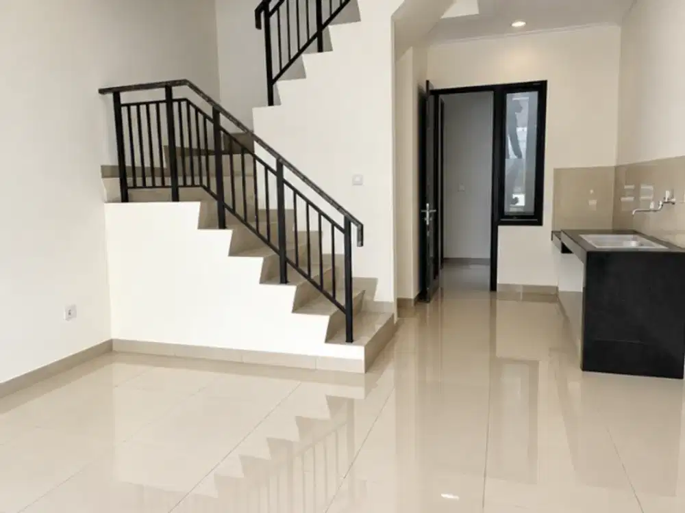 Rumah 2 Lantai Pik 2 Siap Huni, 2 KT, Keamanan 24 Jam