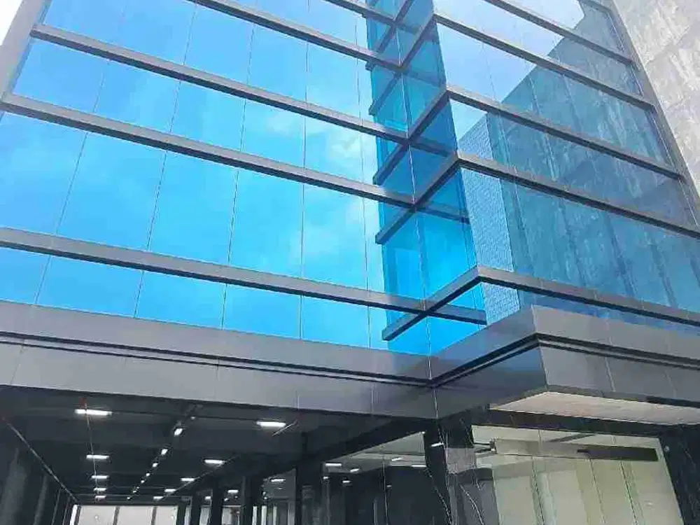 Gedung Kantor Baru 6 Lantai + Rooftop Strategis Pinggir Jalan Raya di Gondangdia