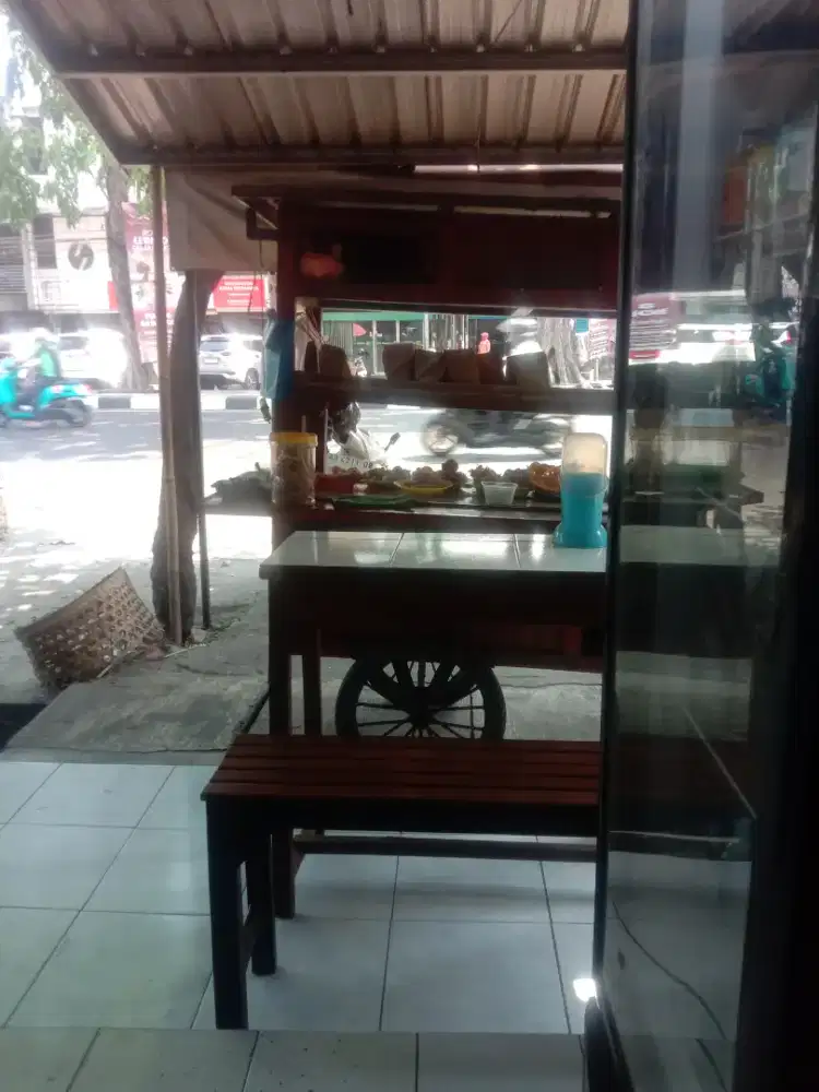Tenaga cewek serabutan