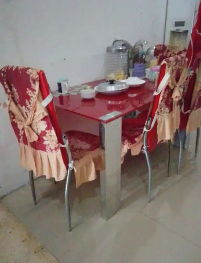 Meja makan bahan kaca tebal