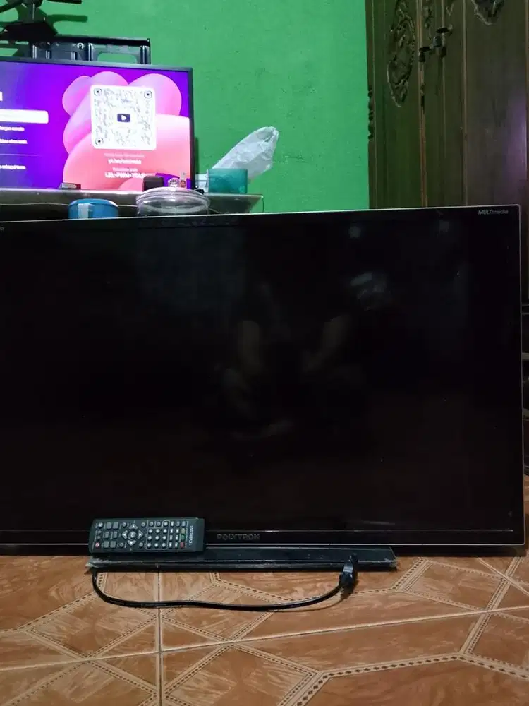 TV POLYTRON 32 INCHI BEKAS