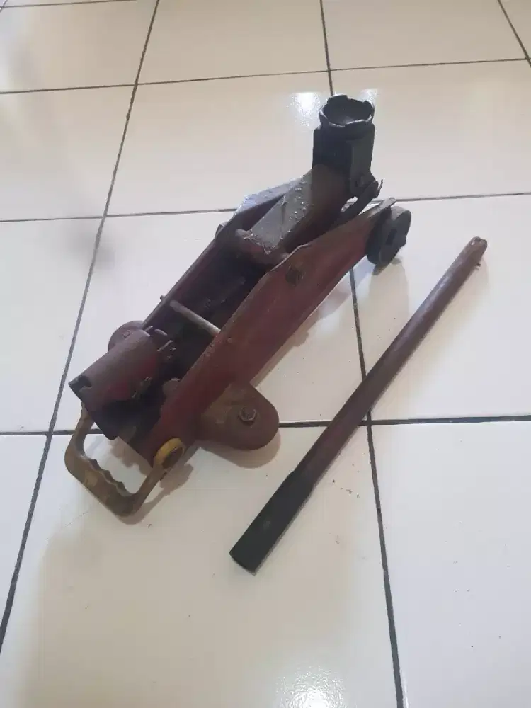 Dongkrak mobil fungsi normal