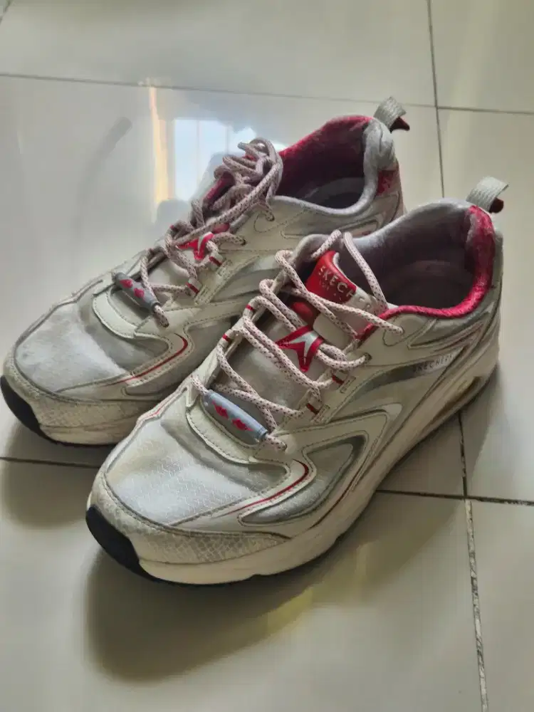 PRELOVED Sepatu Sketchers Size 43 tapi 42 pas