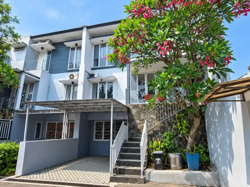 Dijual. Townhouse di Lokasi Strategis Cilandak. Dekat Jalan Tol