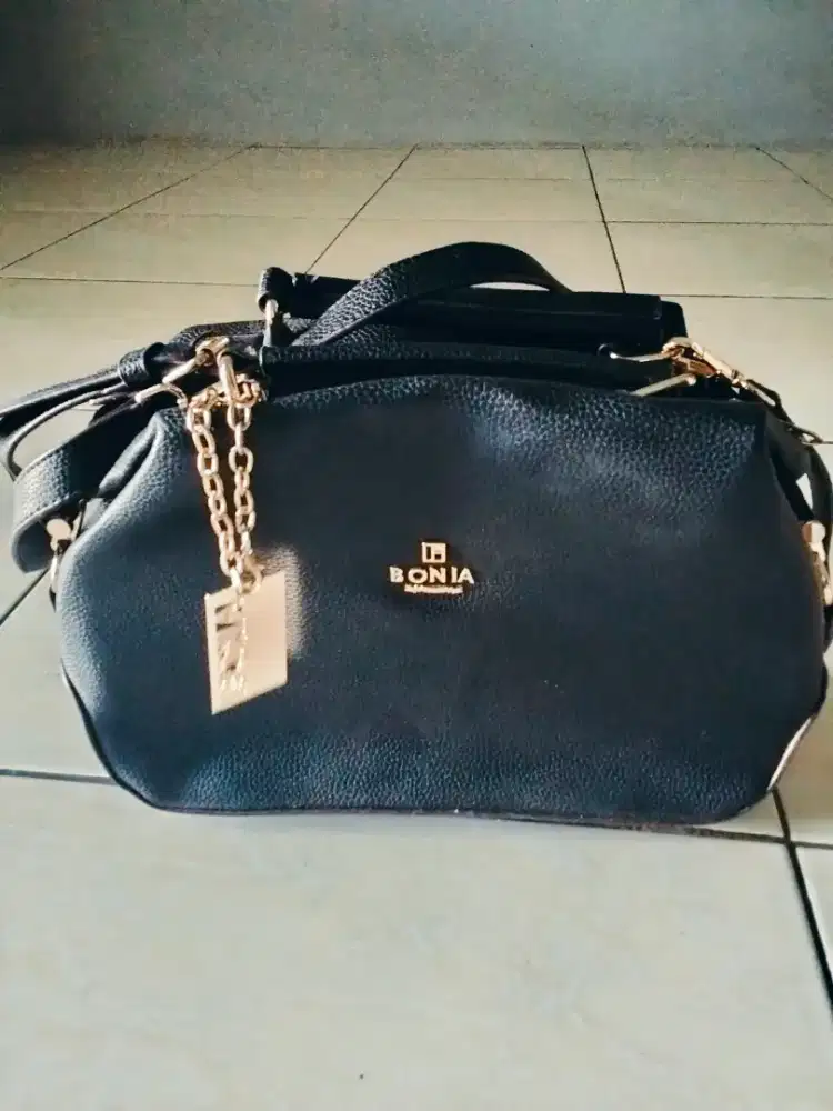 Tas Bonia wanita