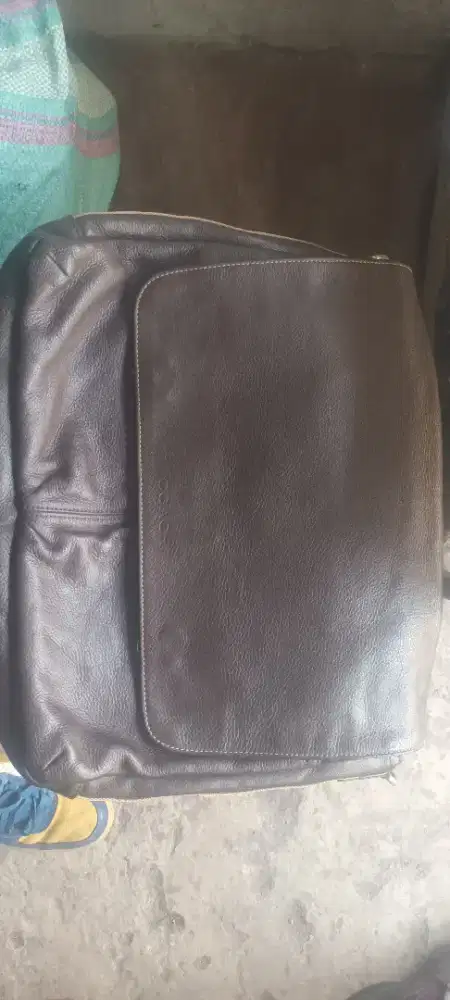 jual tas kulit original bermerek kondisi seperti baru