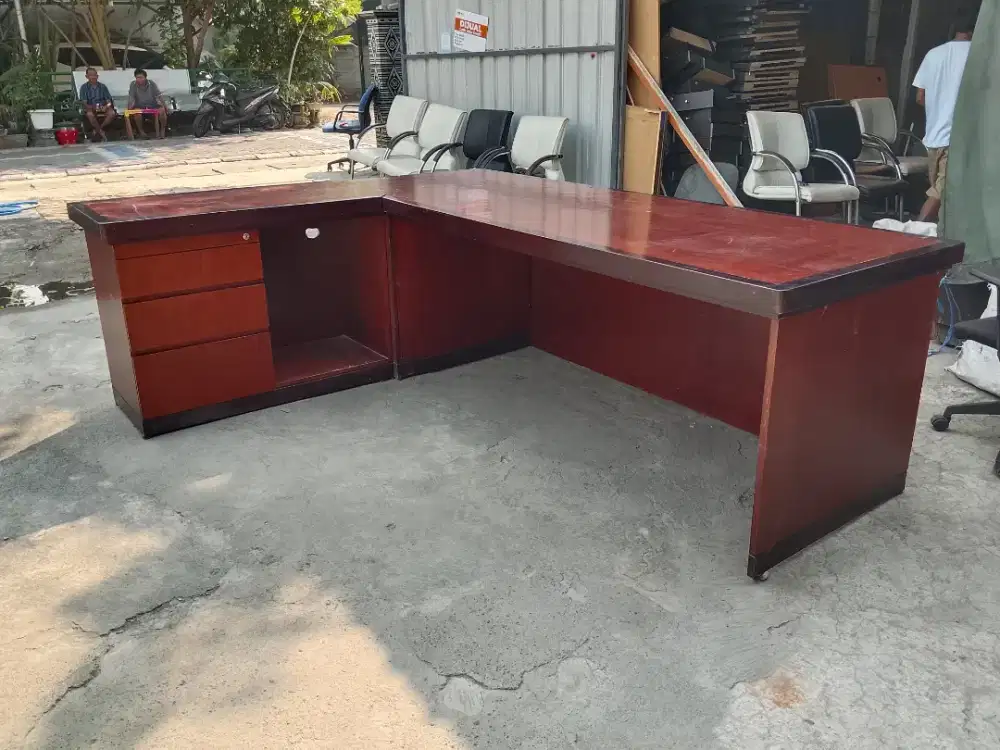 Meja sudut, meja kantor