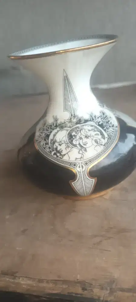 vas bunga antik vintage hitam putih barang luar