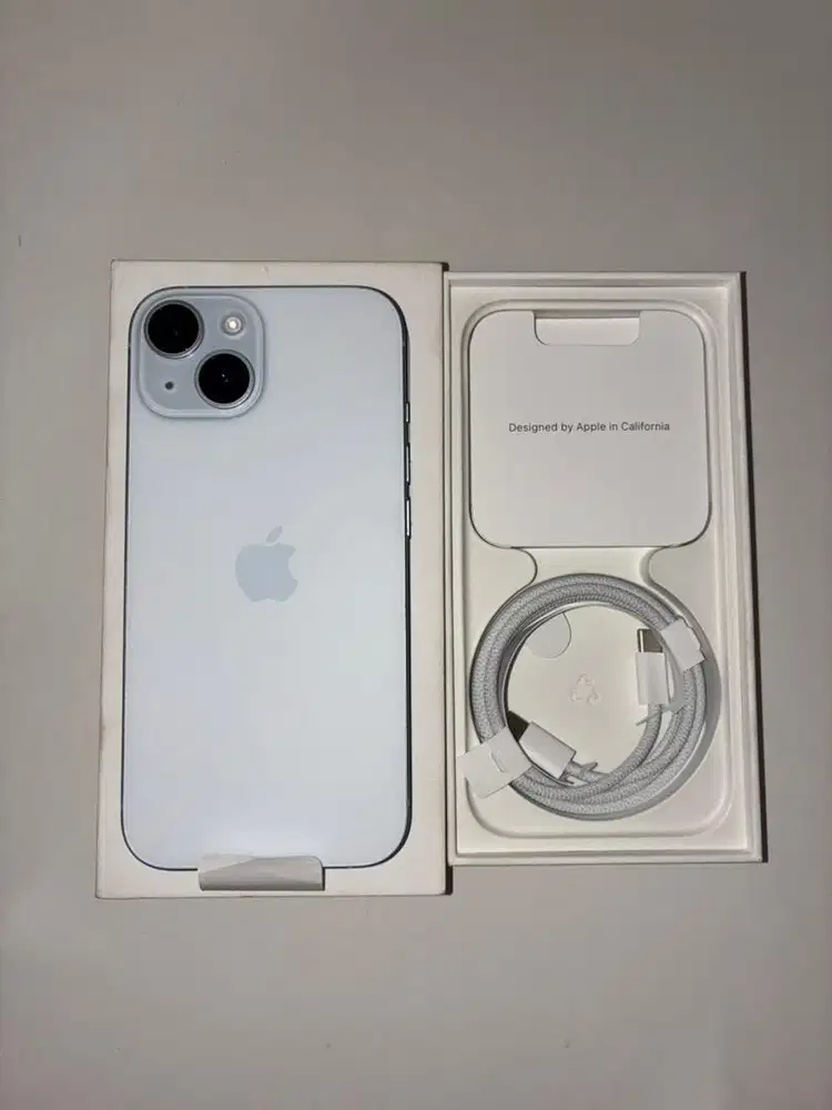 iphone 15 - blue