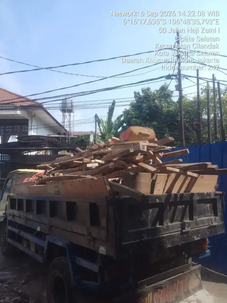 Jasa buang puing dan buang sampah