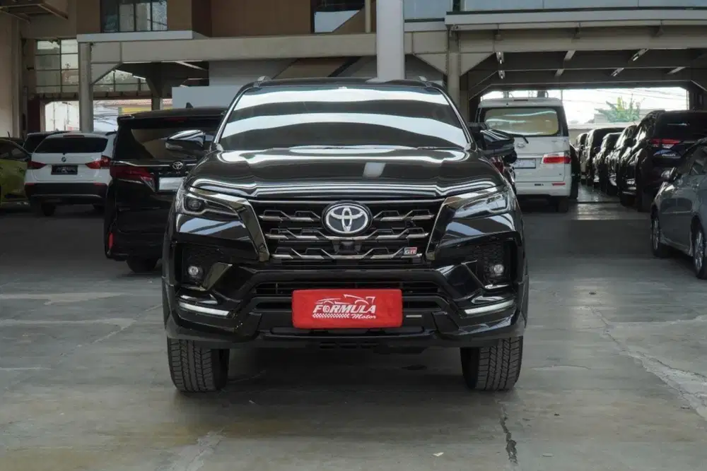 Toyota fortuner VRZ GR 2.8 AT 2023 Hitam