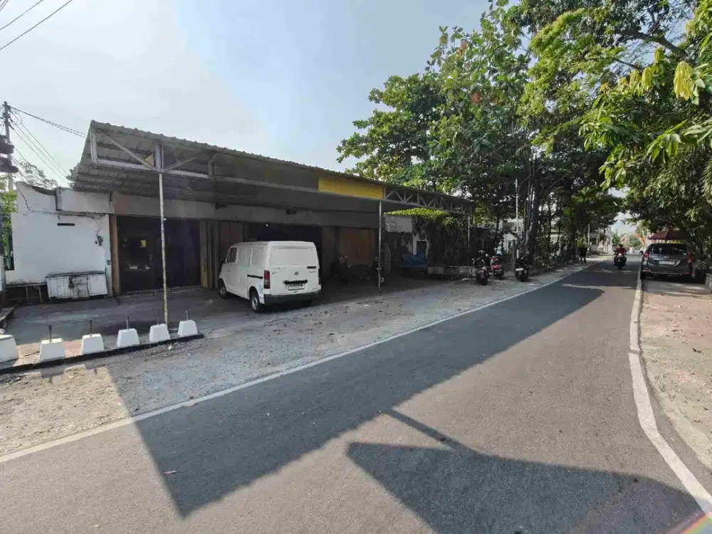 Rumah dan ruang usaha luas tengah kota Strategis