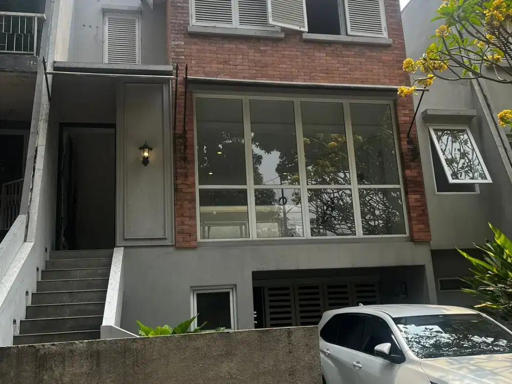 Rumah di Mayfair Residence  Pondok Labu dekat tol Desari