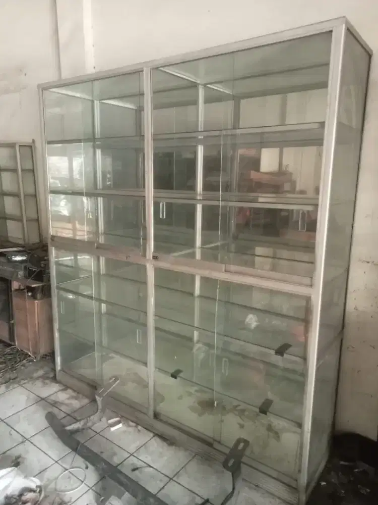 Etalase kaca bekas 2x2