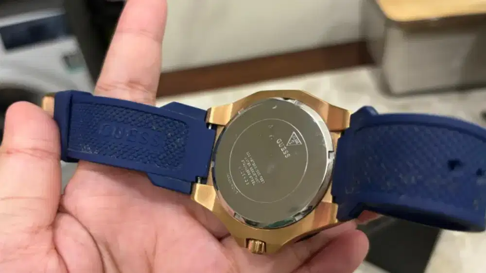 Jam tangan Guess