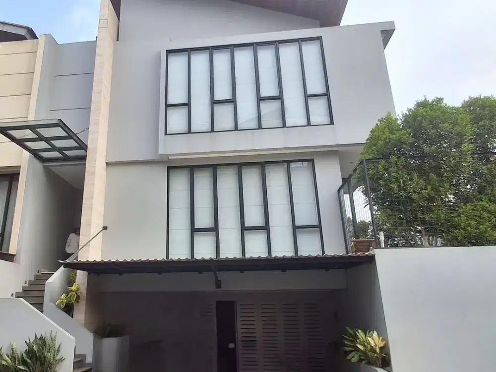 Dijual RUMAH BAGUS 3 Lt. - Strategis Dekat MRT