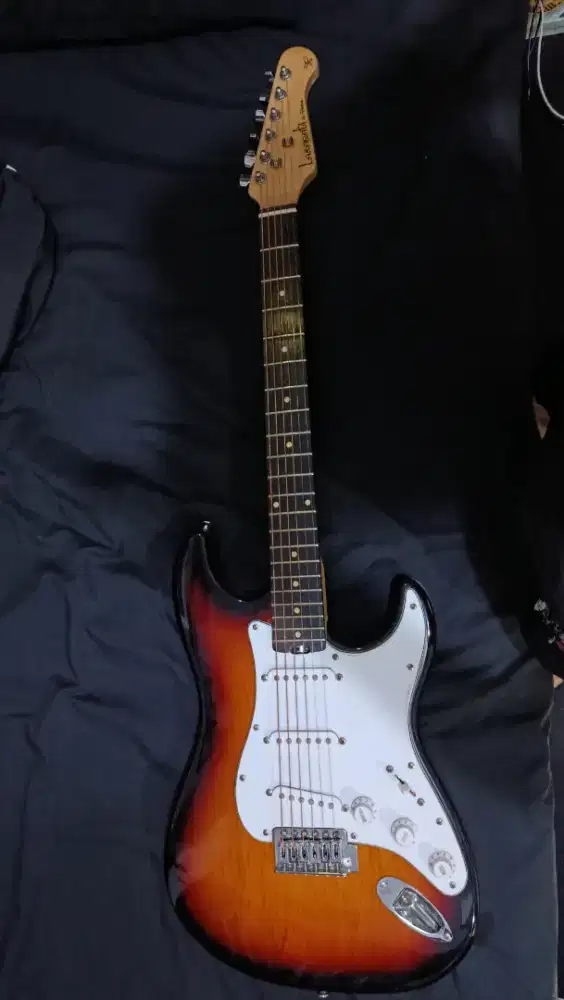 Gitar listrik by fena laras hati