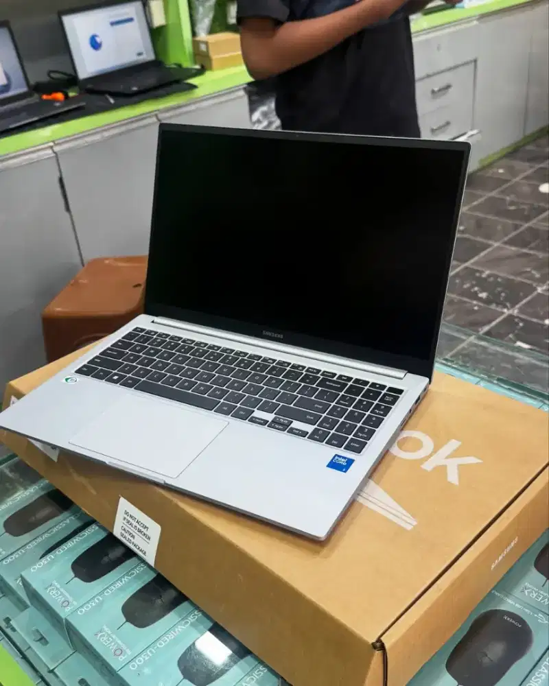 CICILAN 0% LAPTOP BARU