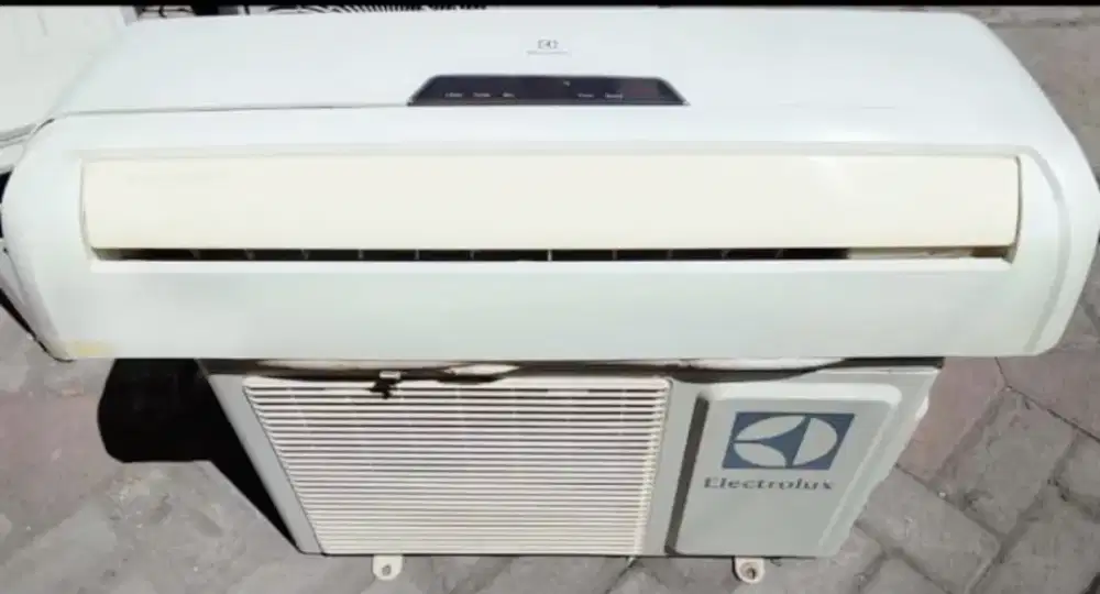 Jual ac Electrolux 1/2 lowwat 320 watt kondisi 95% ori semua