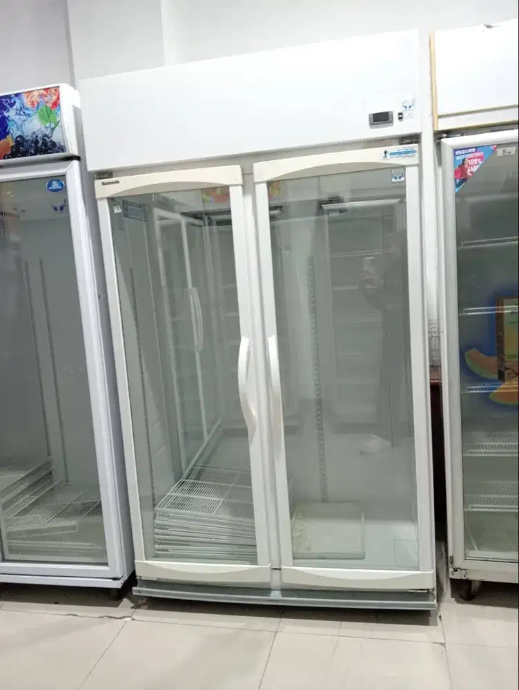 Showcase 2 pintu bekas merk panasonic