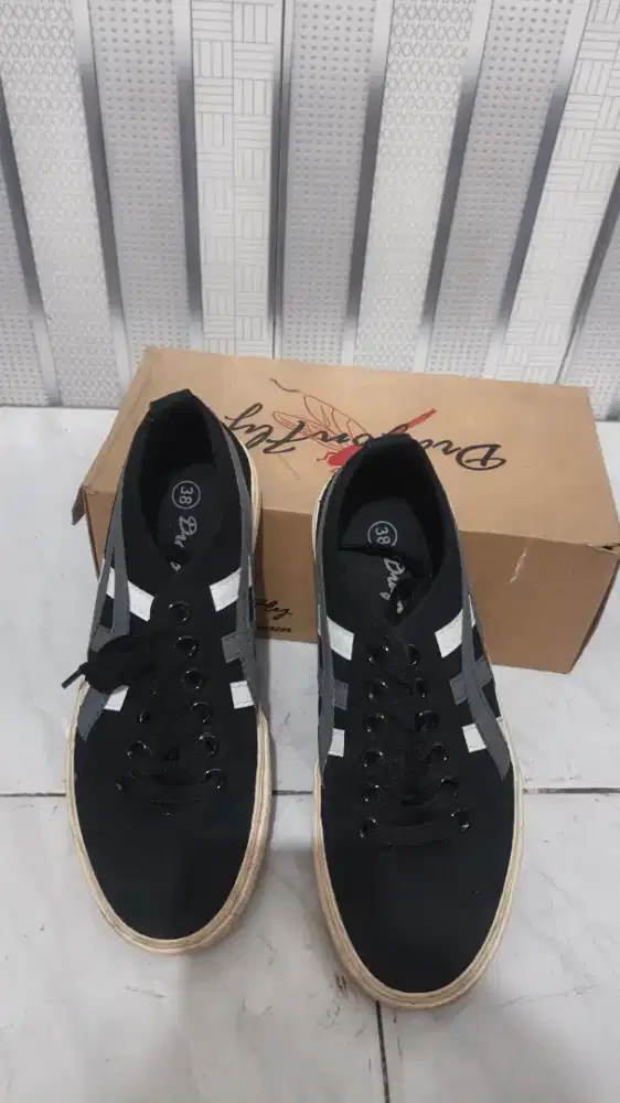 Sepatu Dragon Fly Hitam Second