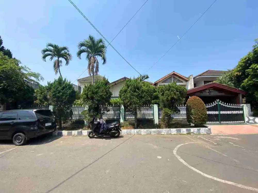 Dijual Rumah Taman depan belakang Dago