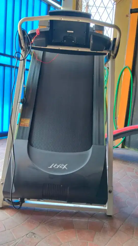 Treadmill elektrik X2 Fit ukuran besar. Alat olahraga fitnes gym