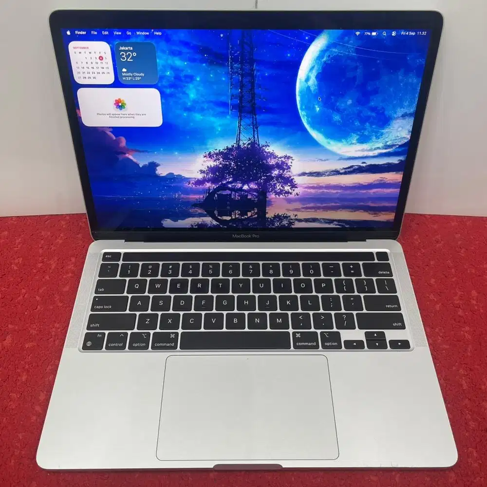 Macbook Pro 13 inch, M2 2022 8/256 GB Silver