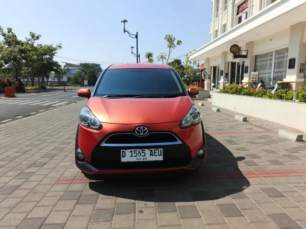 Toyota sienta v 1.5 matic 2016 DP 5 jt