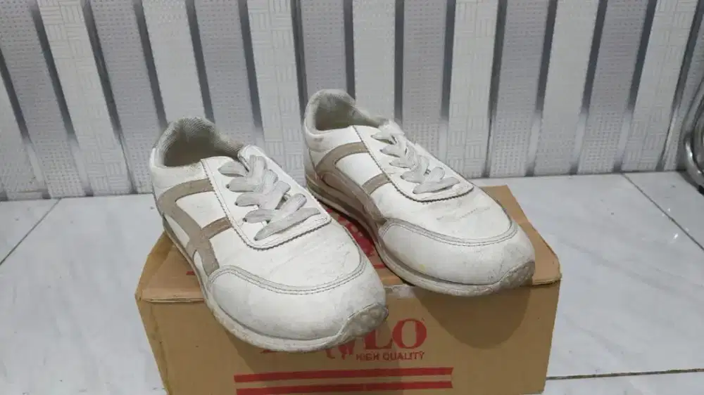 Sepatu PVN Second (tanpa kardus)