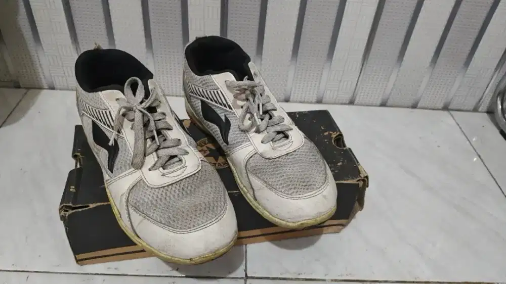 Sepatu olahraga Li-ning second (tanpa kardus)