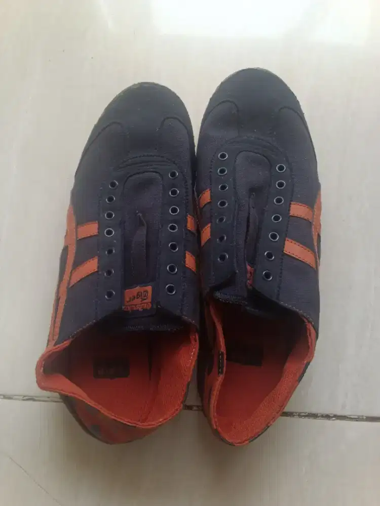 Onitsuka Tiger Slip On tanpa tali Sz 42 warna biru dongker corak merah