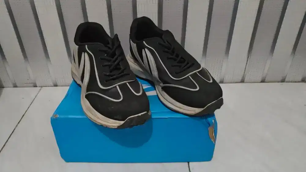 Sepatu Zeodda Hitam second