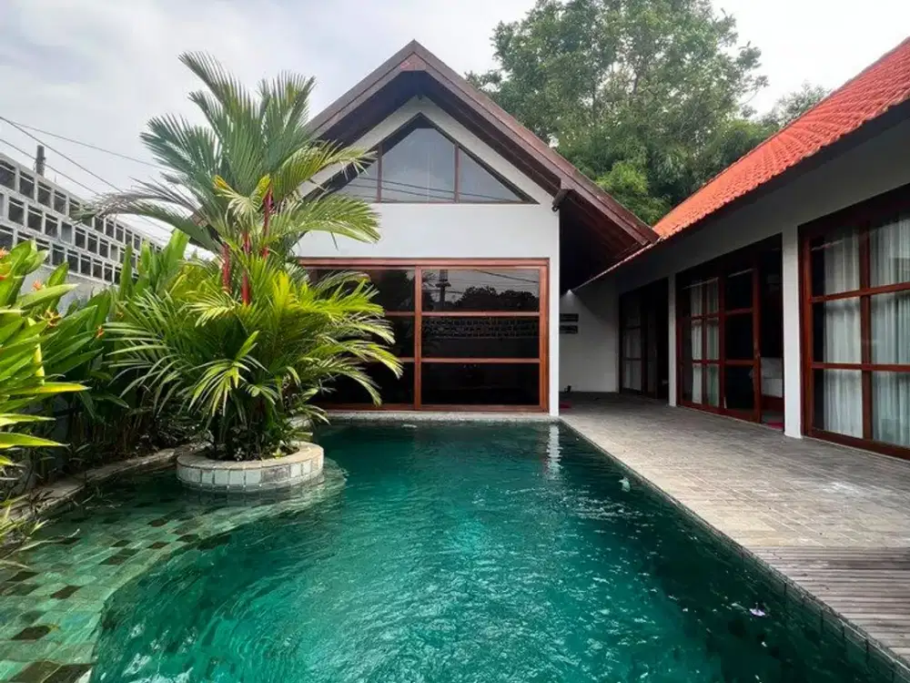 Villa Modern 3 Kamar Tidur Full Furnished Disewakan di Kerobokan