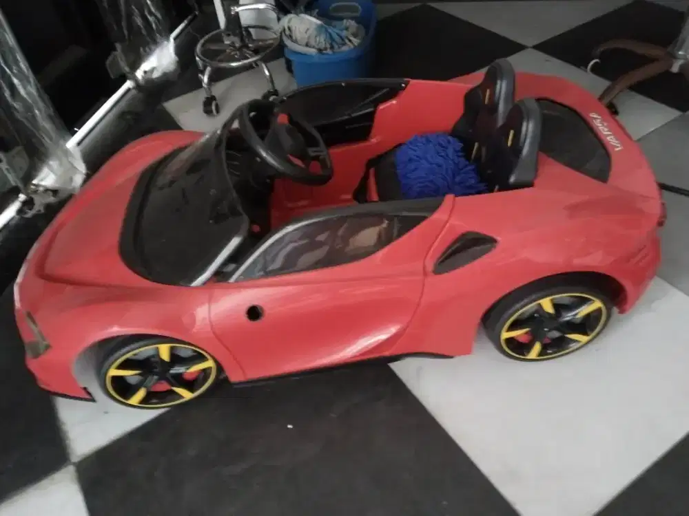Mobil besar ferari