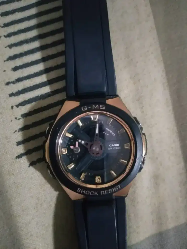 Jam tangan pribadi