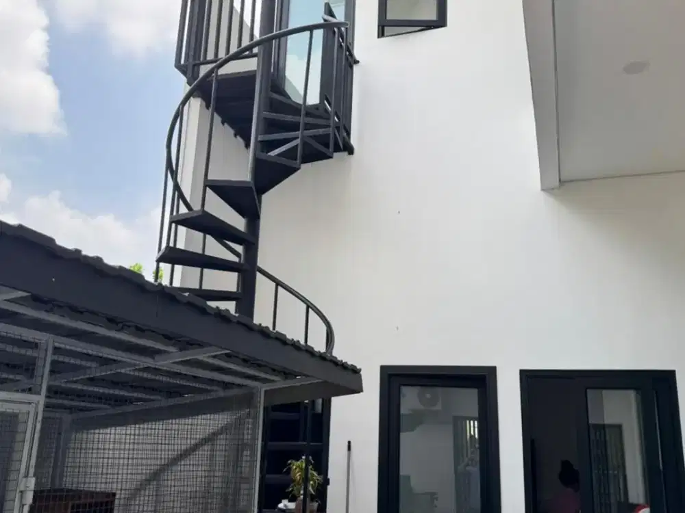 Dijual rumah siap huni 4 lantai di komplek perumahan sunter jakut Lt 180 m ( 10 X 18 ) meter