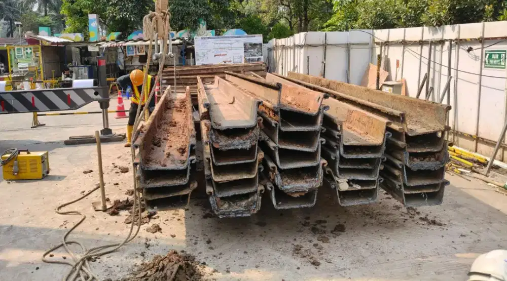 Sheet pile atau baja turan sp4